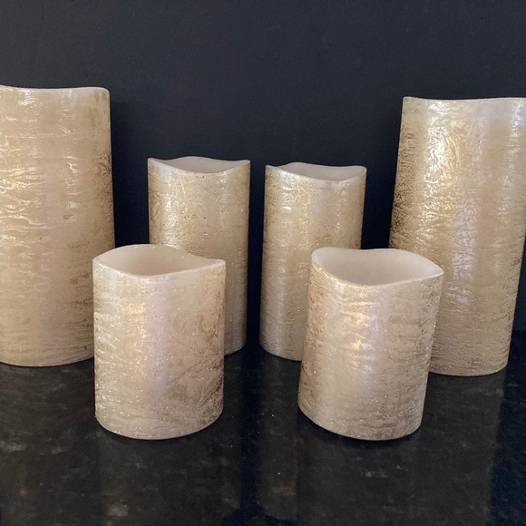 Set of 2 Iced Metallic Battery Operated Flameless Candles & Remote/4 x 8 "/NEW! - Picture 6 of 6